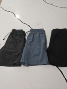Old Navy Boy's Dock Shorts in Charcoal , Light Blue And Black Size L